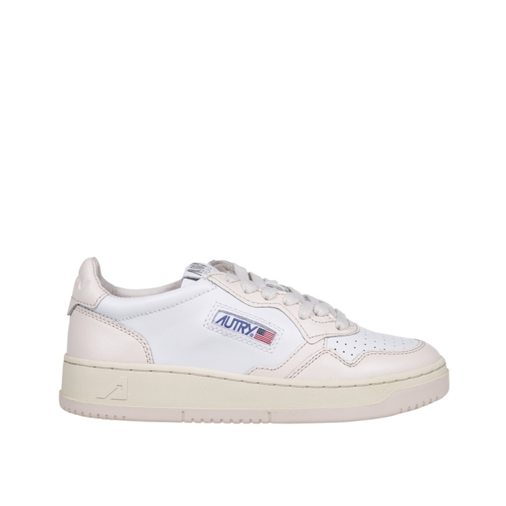 AUTRY
WOMAN AUTRY WHITE LEATHER SNEAKER. NWOT. Size 36.